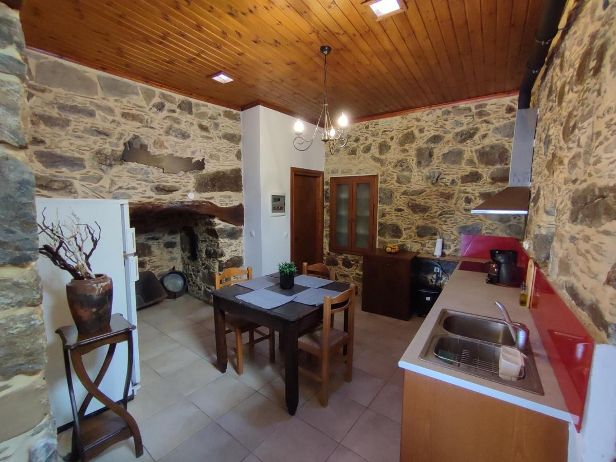 Grandma Agatha & Virginia'S Stonehouse Apartman Kefáli Kültér fotó