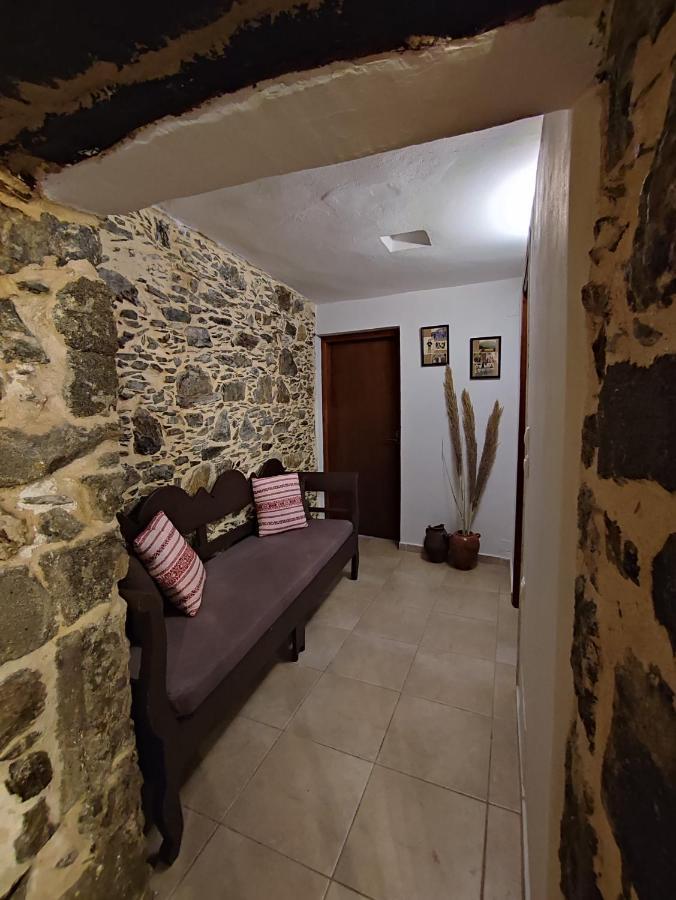 Grandma Agatha & Virginia'S Stonehouse Apartman Kefáli Kültér fotó