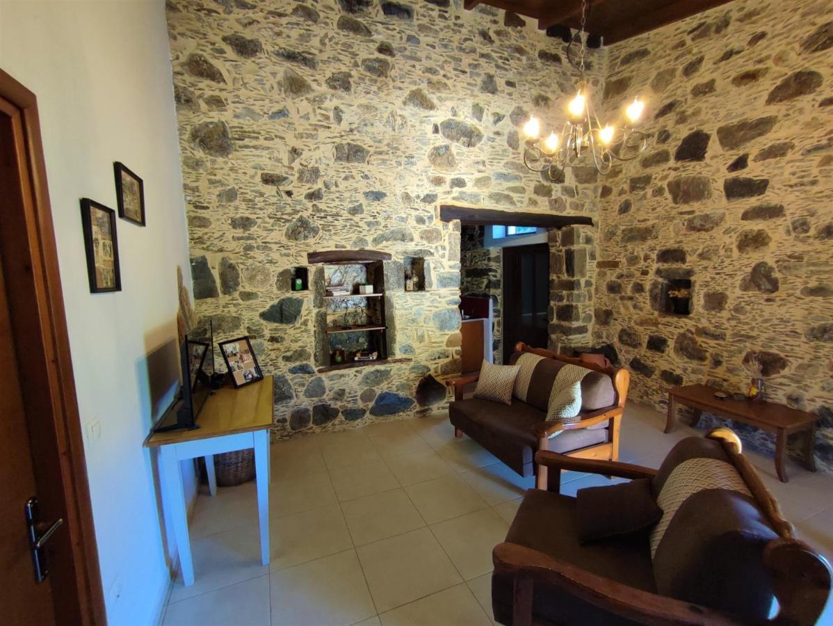 Grandma Agatha & Virginia'S Stonehouse Apartman Kefáli Kültér fotó